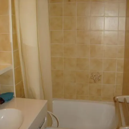 2 Pièces, 5 Personnes, Balcon, Parking - Fr-1-676-159